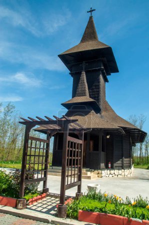 Téléchargez les photos : L'église en bois du monastère Deleni Nativité, Constanta, Roumanie, Europ - en image libre de droit