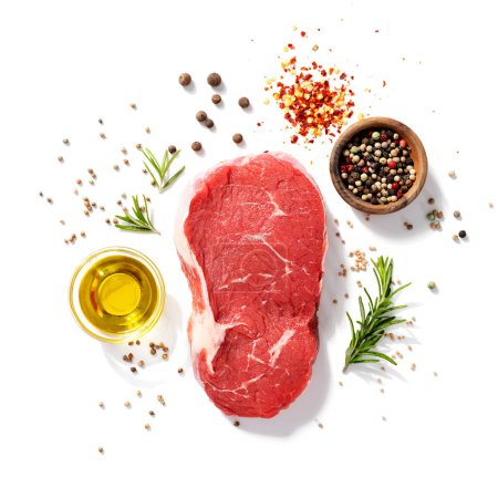Téléchargez les photos : Fresh raw beef steak with spices isolated on white background. top view - en image libre de droit