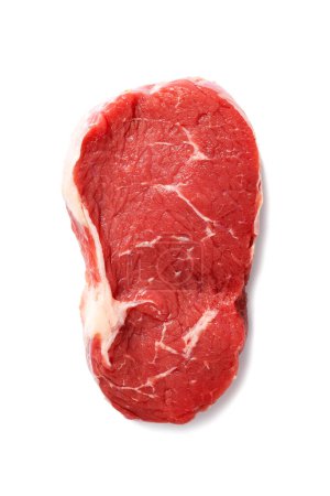 Téléchargez les photos : Steak de bœuf cru frais isolé sur fond blanc - en image libre de droit