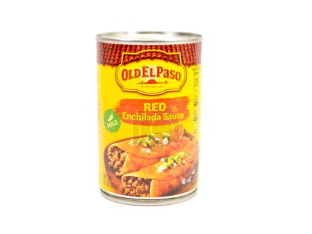 Foto de Una lata de salsa enchilada de la marca El Paso vieja aislada sobre un fondo blanco - Imagen libre de derechos