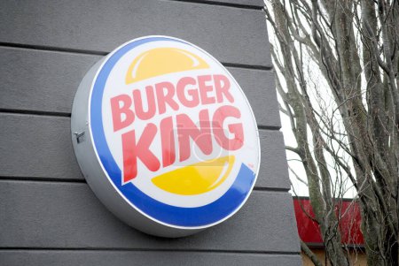 Téléchargez les photos : Burger King Signalisation à l'extérieur du restaurant - en image libre de droit