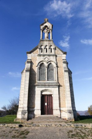 Téléchargez les photos : Chapelle du mont Brouilly en Beaujolais, France - en image libre de droit
