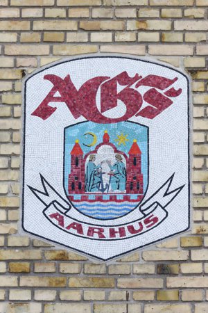 Foto de Aarhus, Dinamarca - 21 de septiembre de 2014: logo de AGF en una pared. Aarhus AGF es un club de fútbol danés profesional que juega actualmente en la superliga - Imagen libre de derechos