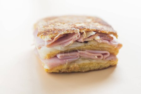 Téléchargez les photos : Sandwich monte cristo fermer vue de face - en image libre de droit