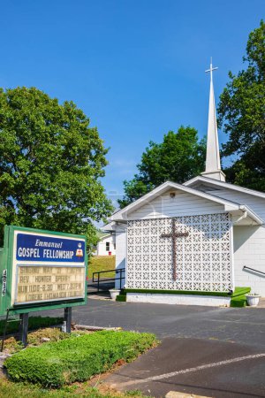 Téléchargez les photos : Cleveland, Géorgie États-Unis - 16 mai 2022 : The Emmanuel Gospel Fellowship Church, une église pentecôtiste rurale située dans la région nord de l'État. - en image libre de droit
