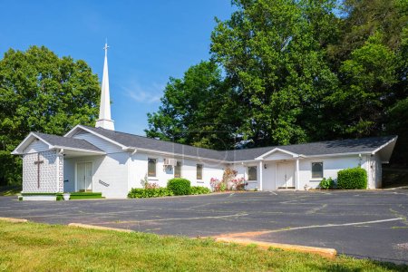 Foto de Cleveland, Georgia, EE.UU. - 16 de mayo de 2022: Iglesia de la Comunidad Evangélica del Emmanuel, una pequeña ciudad rural iglesia pentecostal en la región norte del estado. - Imagen libre de derechos