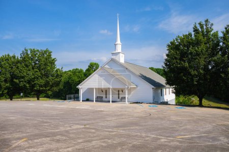 Téléchargez les photos : Cleveland, Géorgie États-Unis - 16 mai 2022 : L'église baptiste Solid Rock, une petite église rurale située dans la région nord de l'État. - en image libre de droit