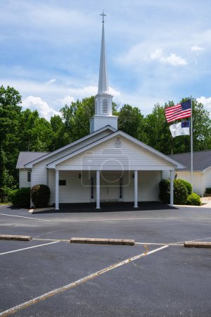 Téléchargez les photos : Dahlonega, Géorgie États-Unis - 16 mai 2022 : The Mt. Gilead Baptist Church, une petite église rurale dans la région nord de l'État. - en image libre de droit