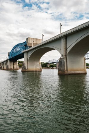 Foto de Centro de Chattanooga paisaje urbano a lo largo del río Tennessee - Imagen libre de derechos