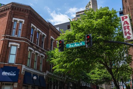 Téléchargez les photos : Nashville, Tennessee USA - May 9, 2022: Vintage architecture along Third Avenue in the downtown district - en image libre de droit