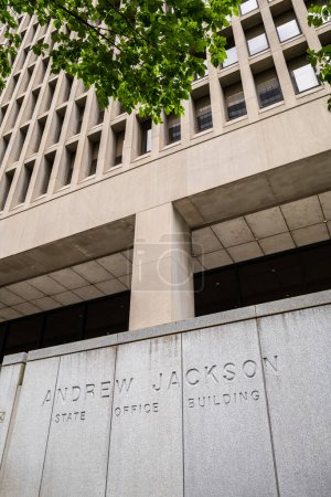 Téléchargez les photos : Nashville, Tennessee USA - May 9, 2022: Andrew Jackson State Office Building located in the downtown district - en image libre de droit