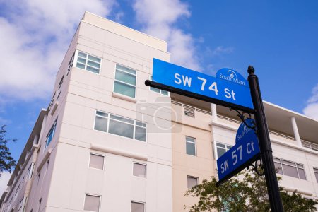 Téléchargez les photos : Downtown South Miami street sign paysage urbain - en image libre de droit