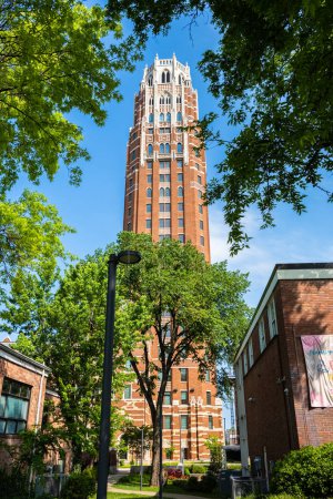 Téléchargez les photos : Nashville, Tennessee États-Unis - 10 mai 2022 : Style architectural vintage de la tour nouvellement achevée sur le campus de l'Université Vanderbilt situé dans le quartier ouest - en image libre de droit