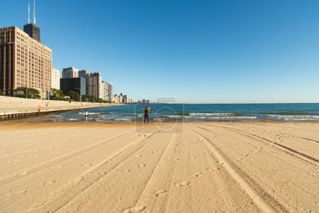 Photo for Lakefront beach along Lake Michigan in downtown Chicago - Royalty Free Image