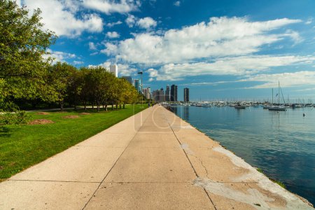 Foto de Sendero frente al lago a lo largo del lago Michigan en el centro de Chicago - Imagen libre de derechos