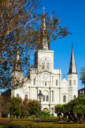 Foto de Nueva Orleans, Luisiana, EE.UU. - 15 de octubre de 2010: Hermosa Catedral de San Luis ubicada a lo largo de Jackson Square en el barrio francés - Imagen libre de derechos