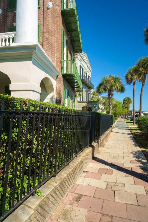 Foto de Hermosa arquitectura vintage en el histórico barrio francés de Charleston, Carolina del Sur - Imagen libre de derechos