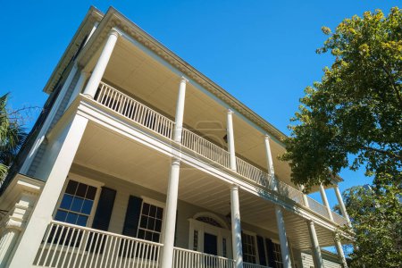 Téléchargez les photos : Belle architecture vintage dans le quartier historique français de Charleston, Caroline du Sud - en image libre de droit