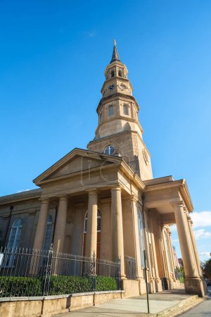 Téléchargez les photos : Charleston, Caroline du Sud États-Unis - 9 octobre 2013 : Belle architecture de l'église épiscopale historique Saint Philips située sur Church Street - en image libre de droit
