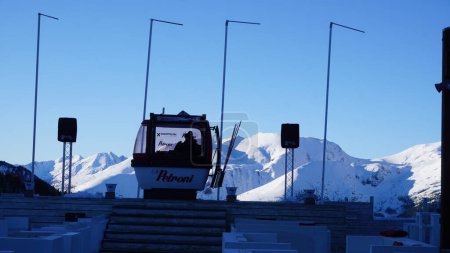 Foto de Grandvalira, Andorra, December 6, 2022: restaurant in a ski resort in Andorra. - Imagen libre de derechos