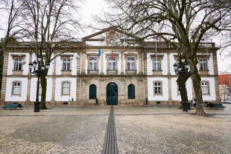 Foto de Viseu (Portugal) January 14, 2023. City Hall. Viseu is a Portuguese city in the Centro region and inter-municipal community of Viseu Do-Lafes. It has almost 58,000 inhabitants - Imagen libre de derechos