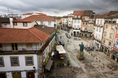 Foto de Viseu (Portugal), 14 de enero de 2023. Plaza Don Duarte. Es una ciudad en la Región Centro de Portugal con una población de casi 100.000 habitantes en todo el municipio, y centro de la comunidad intermunicipal Viseu Do Lafes - Imagen libre de derechos
