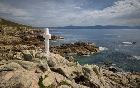 Remembering the sailors. Crosses in homage to the shellfish harvesters and sailors who died at Punta do Roncudo, on the Costa de la Muerte, in Galicia (Spain).