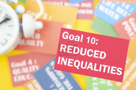 Téléchargez les photos : Objectif 10 : Réduction des inégalités. Les ODD 17 objectifs de développement environnement. Environnement Les concepts de développement. - en image libre de droit