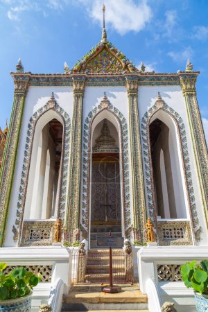 Téléchargez les photos : Phra Viharn Yod Une partie de Wat Phra Kaew à Bangkok, Thaïlande - en image libre de droit