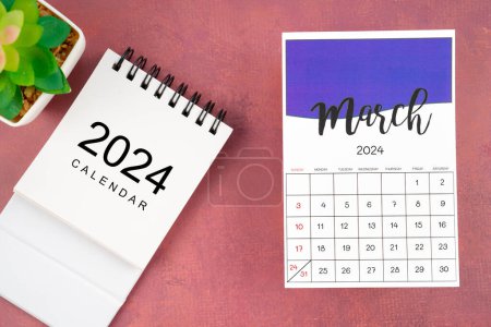 März 2024 Kalenderblatt mit Pflanzentopf auf rotem Hintergrund.