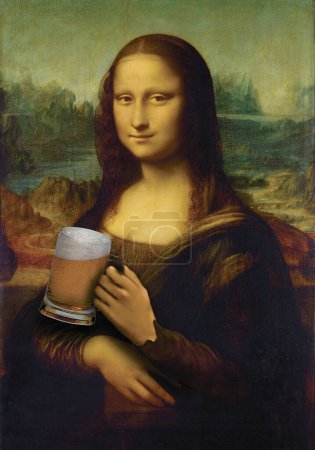Téléchargez les photos : Art work collage Mona Lisa Giaconda holding a glass of beer. High quality photo - en image libre de droit