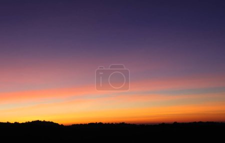 Foto de Beautiful sunset golden sky twilight colour in the evening day - Imagen libre de derechos
