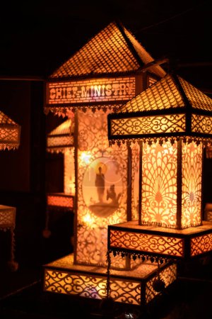 Hermosa linterna Vesak con decortaion de cerca, celebraciones del festival vesak de Sri Lanka.