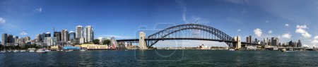 Panorama der Sydney Harbour Bridge und der Skyline von Sydney, Australien.