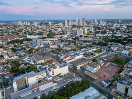 Téléchargez les photos : Paysage aérien au coucher du soleil en été à Cuiaba Mato Grosso Brésil - en image libre de droit
