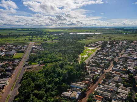 Luftbild im Sommer in der Stadt Tangara da Serra in Mato Grosso Brasilien