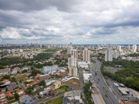 Téléchargez les photos : Paysage aérien en été à Cuiaba Mato Grosso Brésil - en image libre de droit