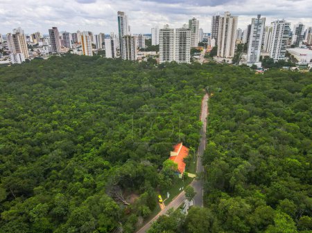 Téléchargez les photos : Paysage Aérien du Parc Mae Bonafacia en été à Cuiaba Mato Grosso Brésil - en image libre de droit