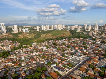 Téléchargez les photos : Paysage aérien pendant l'été à Cuiaba Mato Grosso Brésil - en image libre de droit