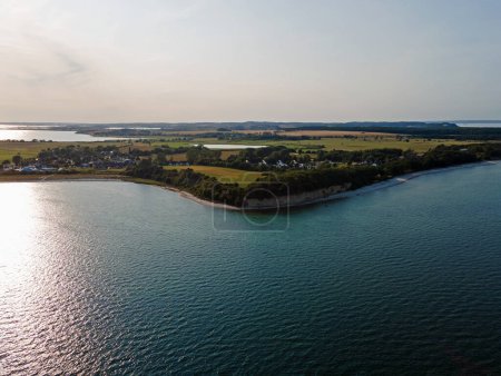 Luftaufnahme der Küste auf der Insel Rügen in Mecklenburg Vorpommern Norddeutschland