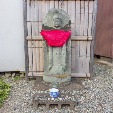 Foto de Stone statue of Ojizou san, protector of children and protector of travellers, Japan. - Imagen libre de derechos