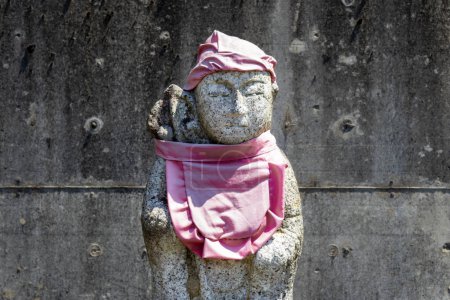Téléchargez les photos : Statue en pierre (art public) d'Ojizou san, protecteur des enfants et protecteur des voyageurs, Japon. - en image libre de droit