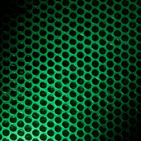 Luftpolsterfolie beleuchtet von grünem Licht. Abstrakter Hintergrund.
