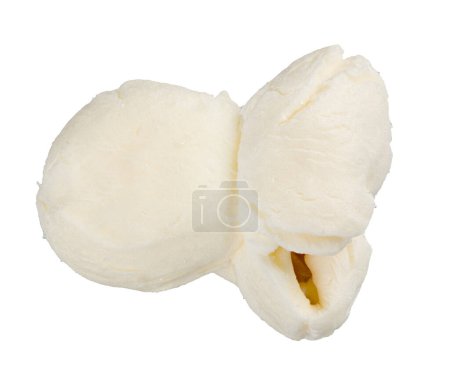 Einzelne Popcornsaat, Makroaufnahme von gesalzenem oder karamellfarbenem Popcorn isoliert auf weißem Hintergrund