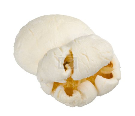 Einzelne Popcornsaat, Makroaufnahme von gesalzenem oder karamellfarbenem Popcorn isoliert auf weißem Hintergrund