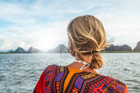 Foto de Tropical islands in Thailand. Woman looking at the landscape. Summer exotic holidays in Asia. Back view. Phang Nga Bay - Imagen libre de derechos