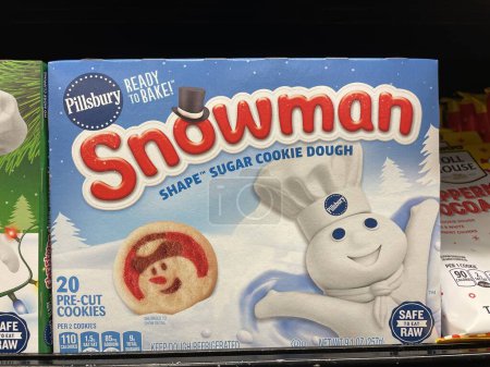 Téléchargez les photos : Grovetown, Ga États-Unis - 09 10 22 : Pâte à biscuits de vacances Pillsbury bonhomme de neige - en image libre de droit