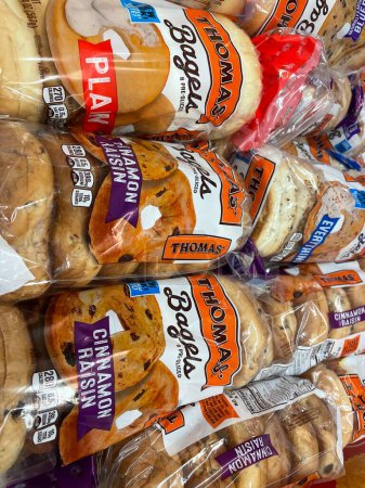 Foto de Grovetown, Ga USA - 09 10 22: Thomas bagels en exhibición en una tienda de comestibles - Imagen libre de derechos
