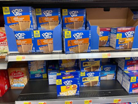 Foto de Martinez, Ga USA - 03 12 23: Walmart interior Pop tarts section large boxes - Imagen libre de derechos
