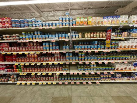 Téléchargez les photos : Grovetown, Ga États-Unis - 01 30 21 : Alimentation Lion épicerie soupe intérieure section et prix - en image libre de droit